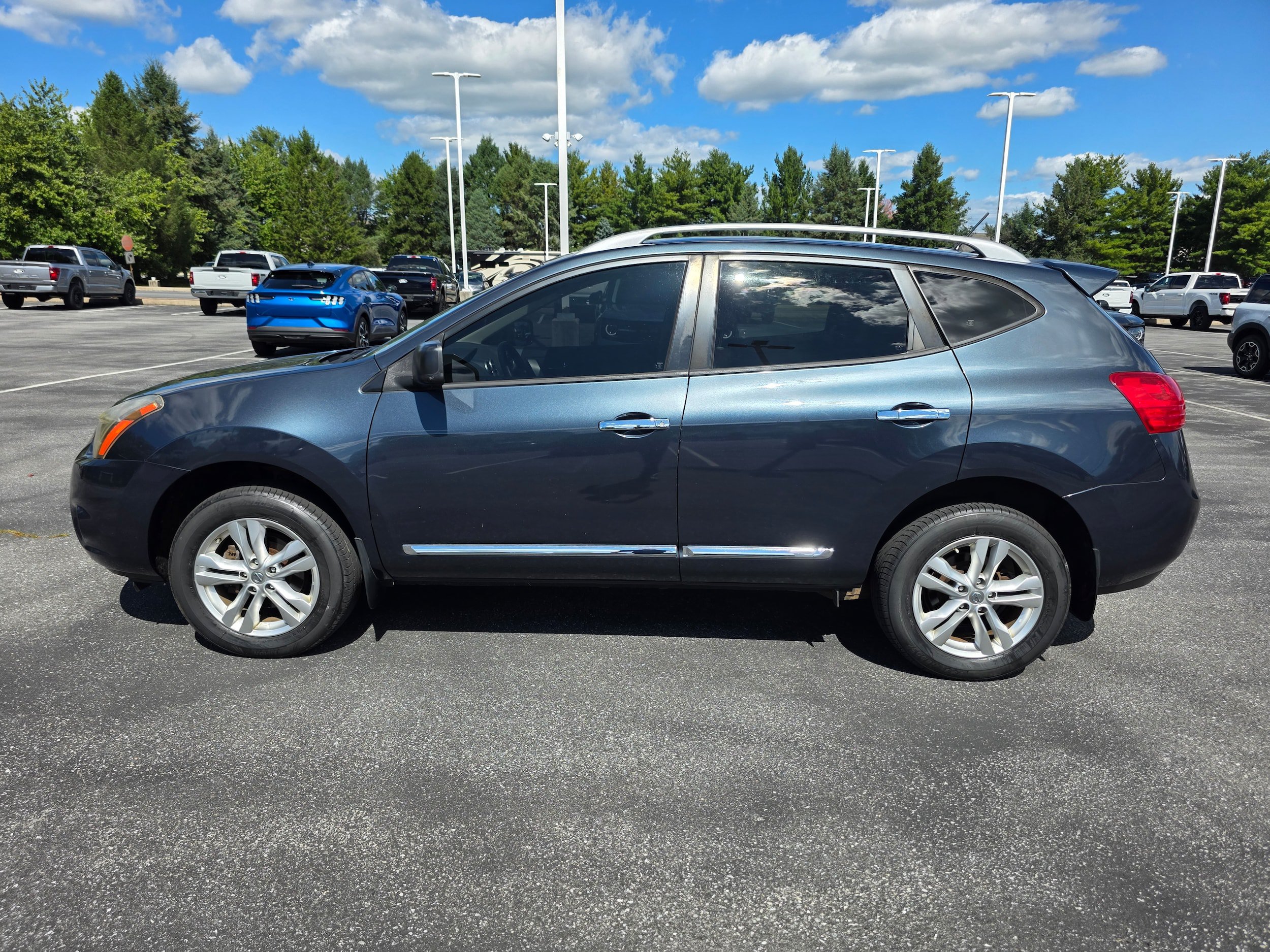 Used 2015 Nissan Rogue S w/ Convenience Package AWD/4WD image 2