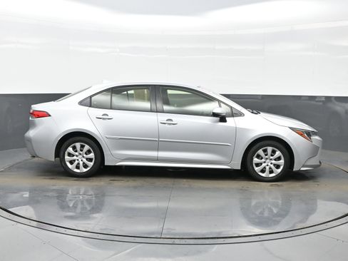 Used 2021 Toyota Corolla LE image 7