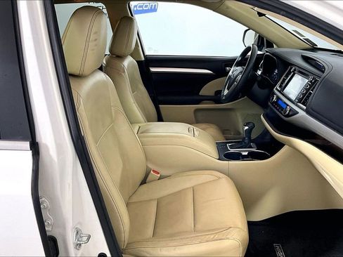 Used 2016 Toyota Highlander XLE image 6