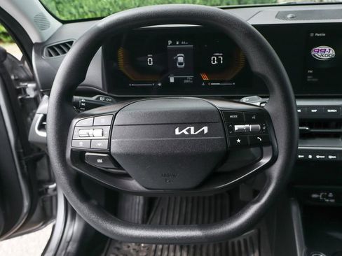 Used 2025 Kia K4 FWD image 21