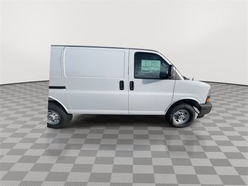 New 2025 Chevrolet Express 2500 image 9