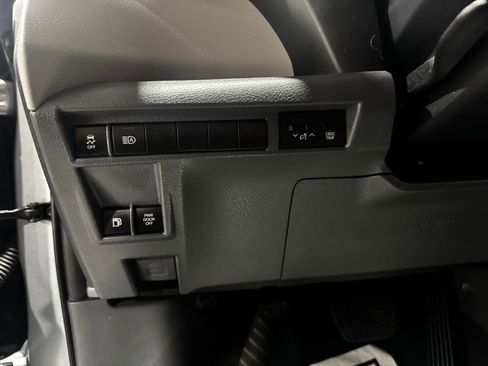 Used 2023 Toyota Sienna XLE image 38