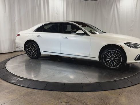 Used 2022 Mercedes-Benz S 580 4MATIC Sedan image 2