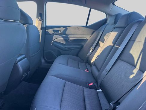 Used 2025 Nissan Altima 2.5 SV FWD image 13