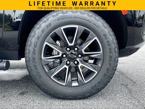 Used 2023 Chevrolet Tahoe Z71 w/ Luxury Package AWD/4WD image 9