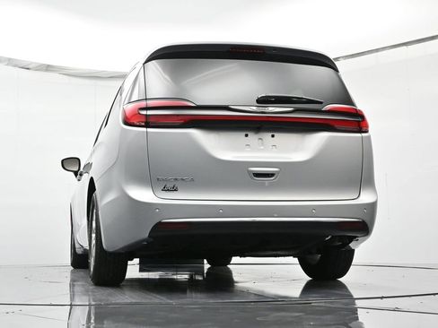 New 2026 Chrysler Pacifica Select image 24