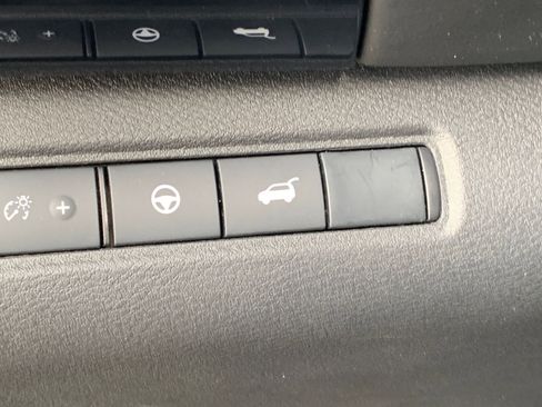 Used 2025 Nissan Pathfinder SV image 24