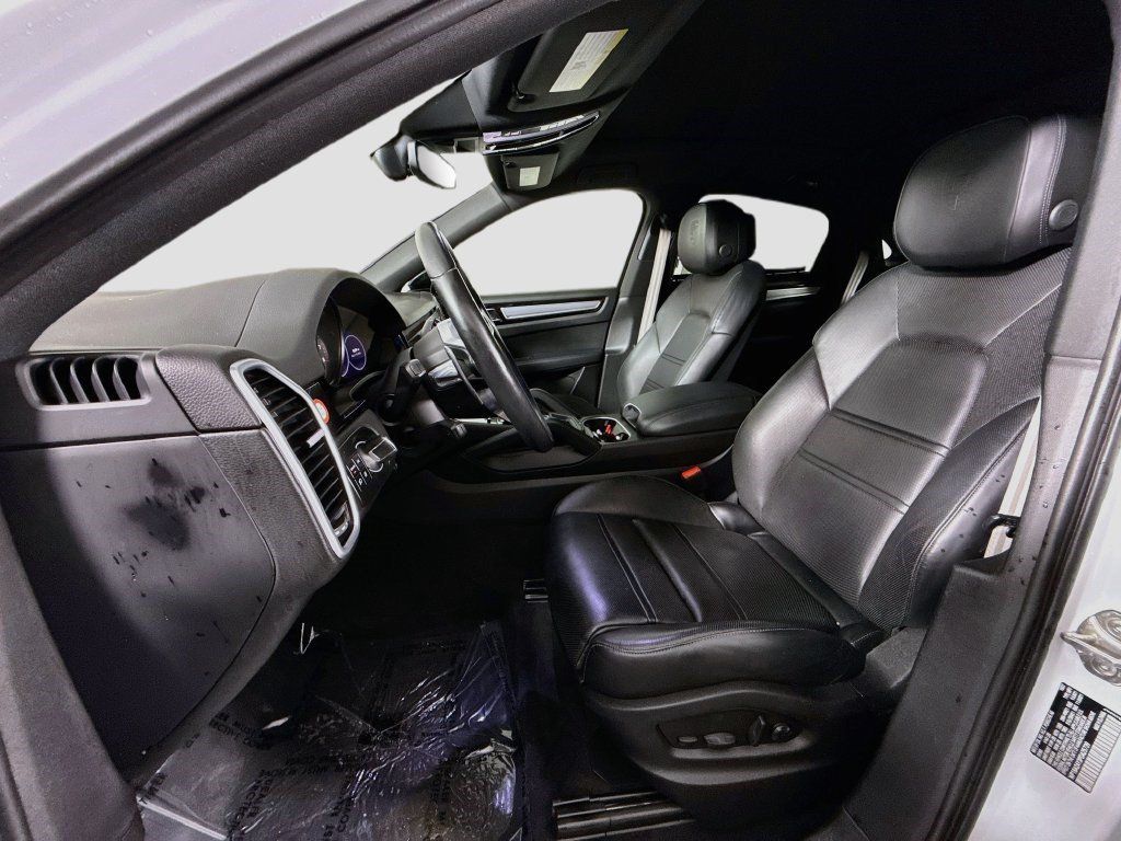 Used 2023 Porsche Cayenne Platinum Edition AWD/4WD image 21