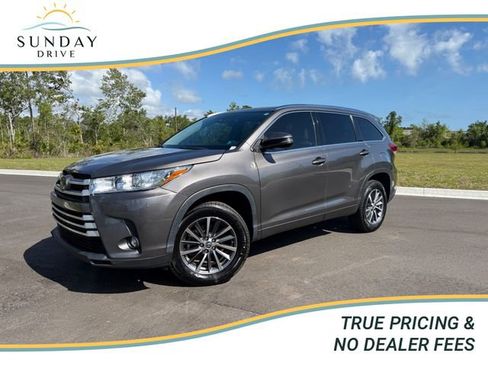 Used 2018 Toyota Highlander XLE image 1