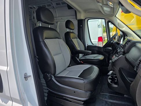 Used 2025 RAM ProMaster 2500 w/ Convenience Group FWD image 10