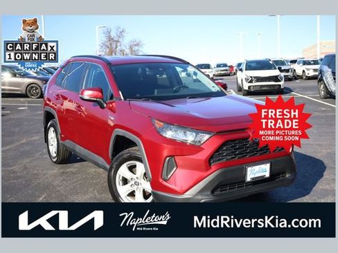 Used 2019 Toyota RAV4 LE image 1