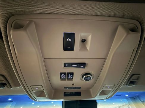Used 2015 Cadillac Escalade Premium RWD image 32