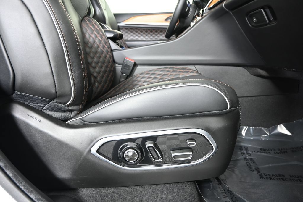 Used 2023 Jeep Grand Cherokee L Summit AWD/4WD image 14