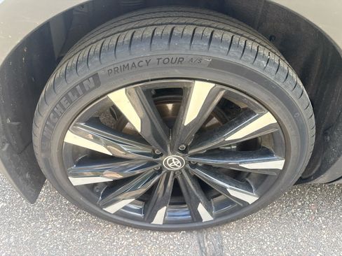 Certified 2024 Toyota Crown Platinum AWD/4WD image 8