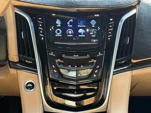 Used 2018 Cadillac Escalade ESV Platinum AWD/4WD image 12