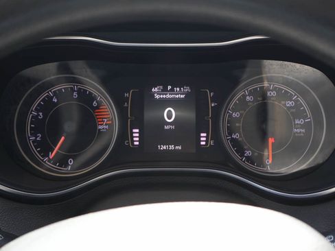 Used 2019 Jeep Cherokee Latitude w/ Popular Appearance Group FWD image 14