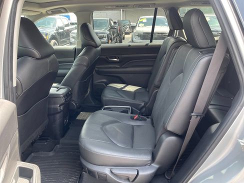 Used 2024 Toyota Grand Highlander AWD image 14