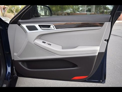 Used 2019 Genesis G80 3.8 RWD image 32