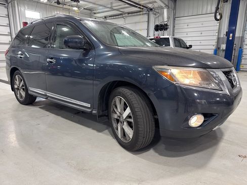 Used 2015 Nissan Pathfinder Platinum w/ Family Entertainment Package image 22