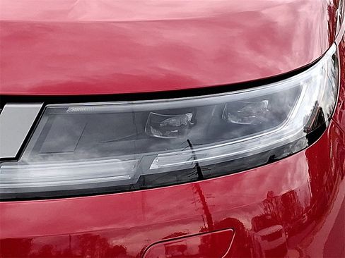 Certified 2025 Land Rover Range Rover Sport image 9