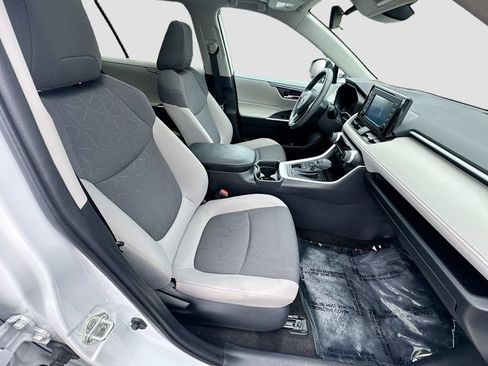 Used 2019 Toyota RAV4 XLE AWD/4WD image 28