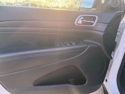 Used 2020 Jeep Grand Cherokee Laredo image 10