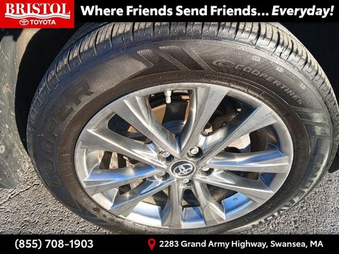 Used 2017 Toyota RAV4 Limited image 10