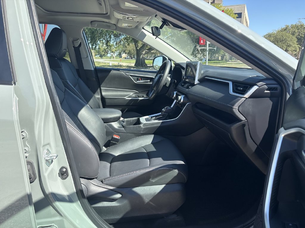 Used 2023 Toyota RAV4 XLE Premium FWD image 31