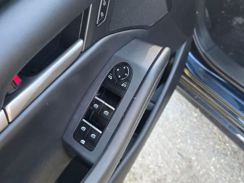 Used 2020 MAZDA MAZDA3 Hatchback FWD image 4