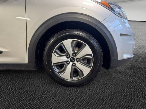 Certified 2018 Kia Niro LX image 11