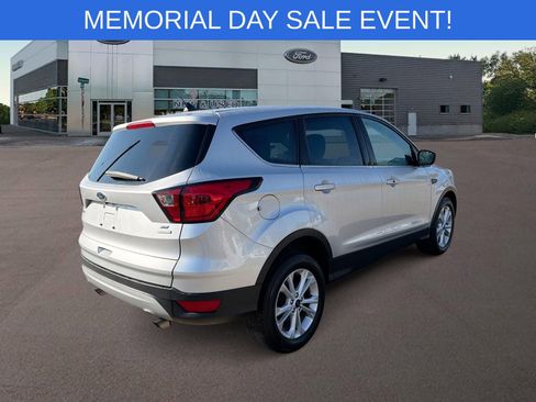 Used 2019 Ford Escape SE FWD image 9