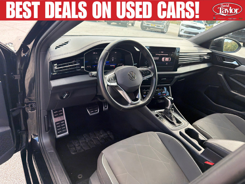 Used 2025 Volkswagen Jetta Sport FWD image 11