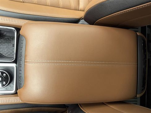 Used 2024 Nissan Pathfinder Platinum w/ Cargo Package image 28