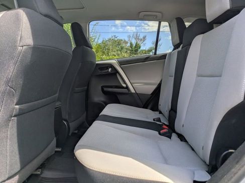 Used 2018 Toyota RAV4 XLE AWD/4WD image 16