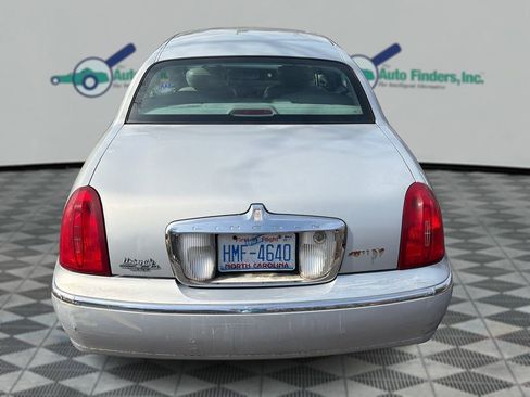 Used 2001 Lincoln Town Car Executive image 28