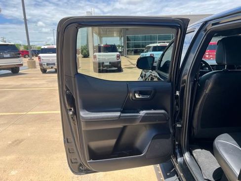 Used 2019 Toyota Tacoma TRD Sport RWD image 14