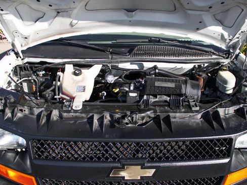 Used 2016 Chevrolet Express 2500 RWD image 12
