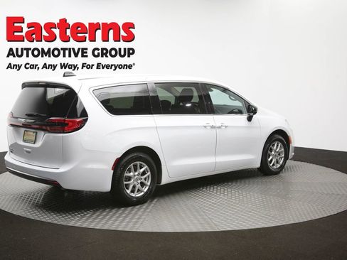 Used 2024 Chrysler Pacifica Touring-L FWD image 43