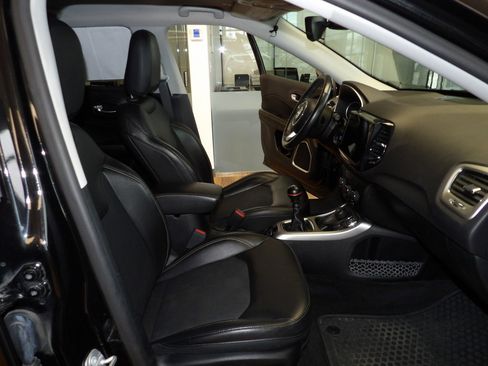 Used 2018 Jeep Compass Latitude w/ Cold Weather Group image 14