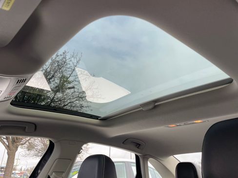 Used 2025 Volkswagen Jetta SE image 28