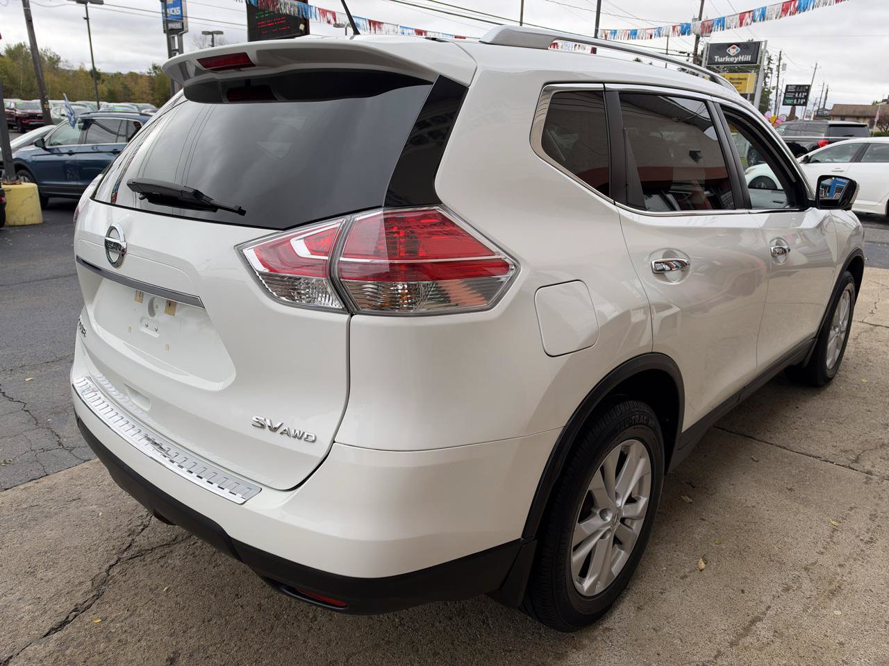 Used 2015 Nissan Rogue SV w/ SV Premium Package AWD/4WD image 6