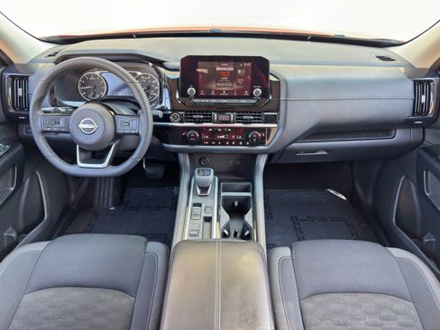 Used 2022 Nissan Pathfinder SV image 11