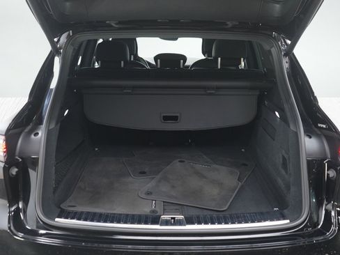 Used 2022 Porsche Cayenne AWD/4WD image 16
