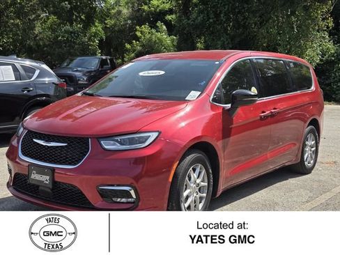 Used 2025 Chrysler Pacifica Select FWD image 1