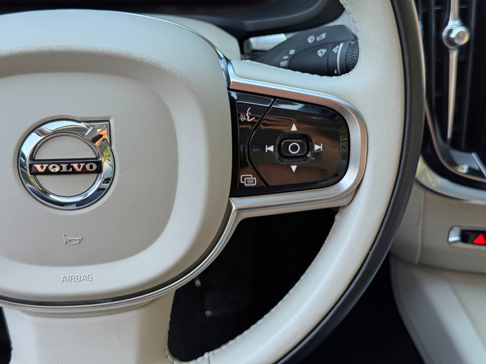 Used 2024 Volvo S60 B5 Plus w/ Climate Package FWD image 23