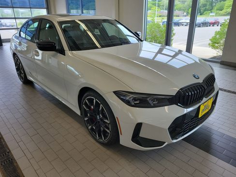New 2026 BMW 330i xDrive Sedan w/ M Sport Package AWD/4WD image 9