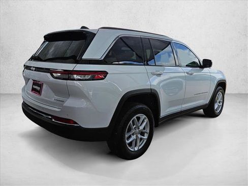 Used 2025 Jeep Grand Cherokee Laredo X RWD image 4