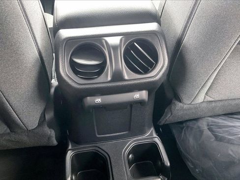 New 2025 Jeep Gladiator Sport image 15