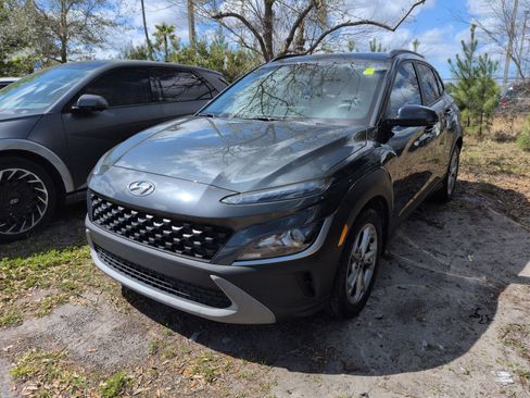 Used 2022 Hyundai Kona SEL w/ Winter Weather Package image 4