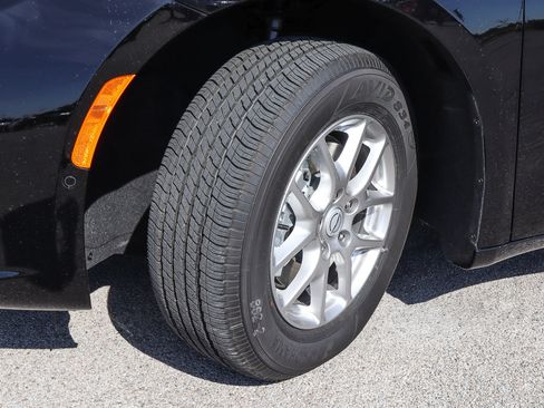 New 2026 Chrysler Pacifica Select image 13